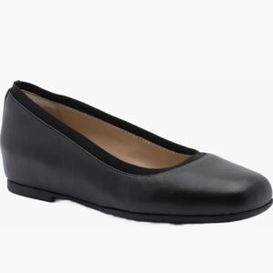 Like new Women's Black Leather Ballet Flat